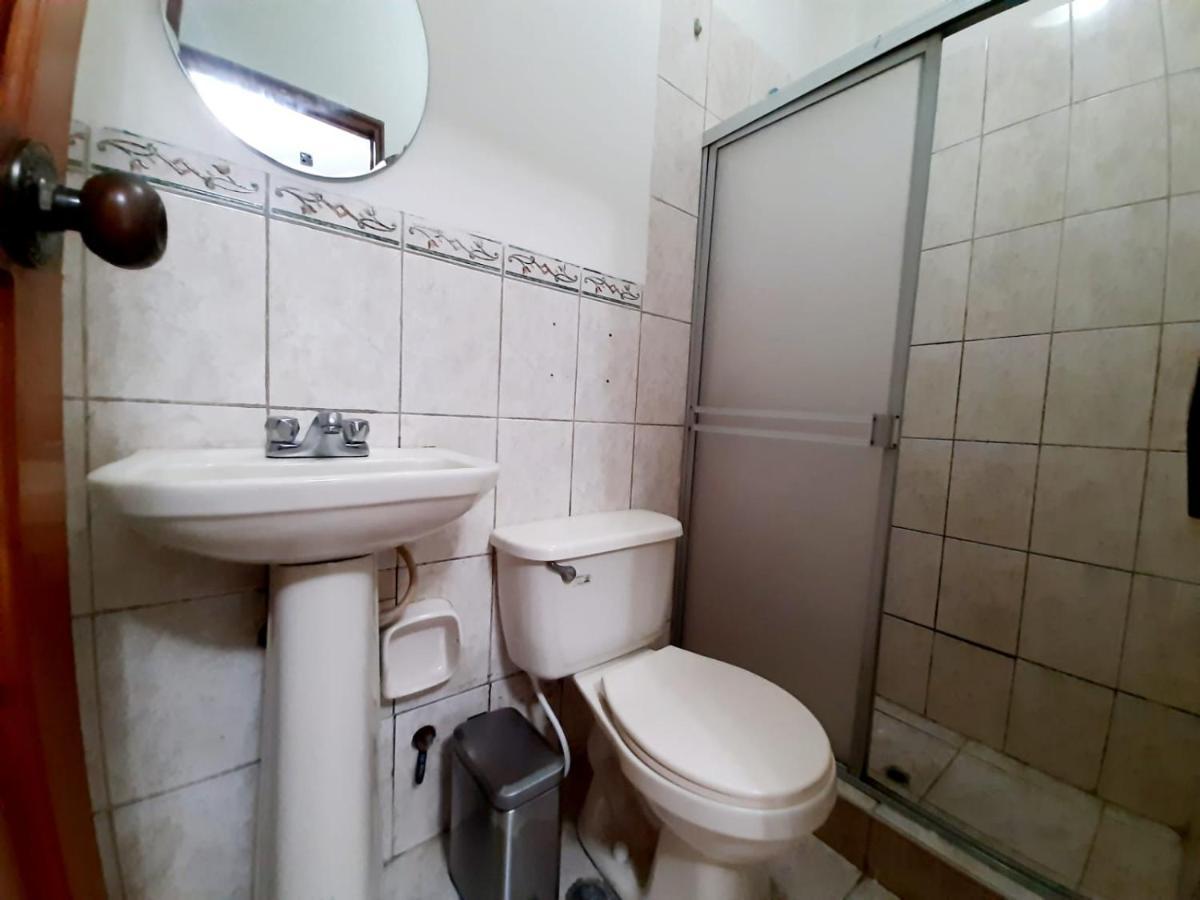 Guest House Tumbes Buitenkant foto