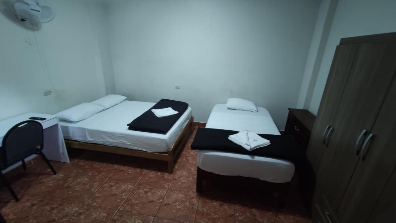 Guest House Tumbes Buitenkant foto