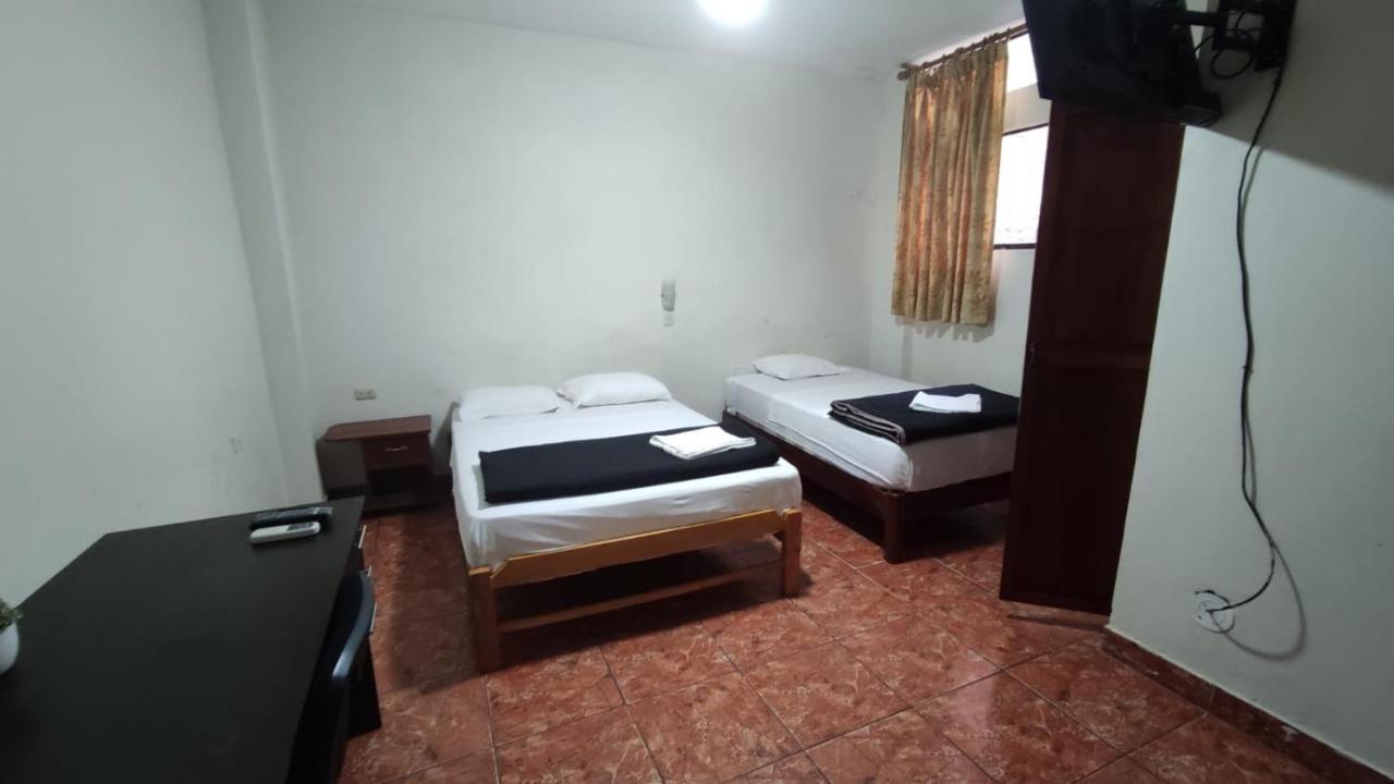 Guest House Tumbes Buitenkant foto